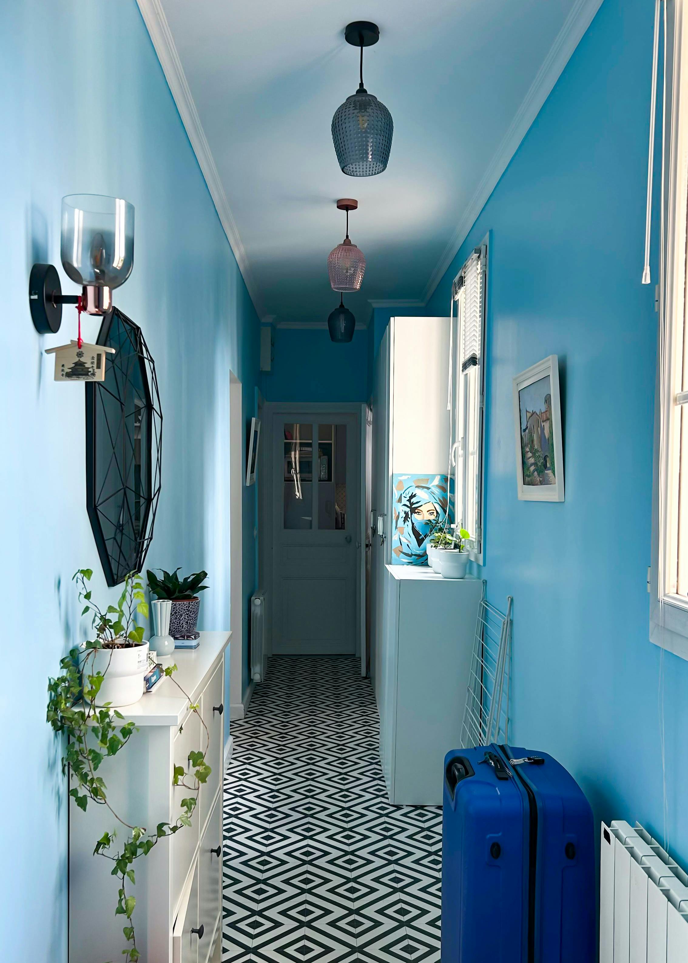 Le bleu en décoration intérieure : créer une ambiance apaisante et inspirante